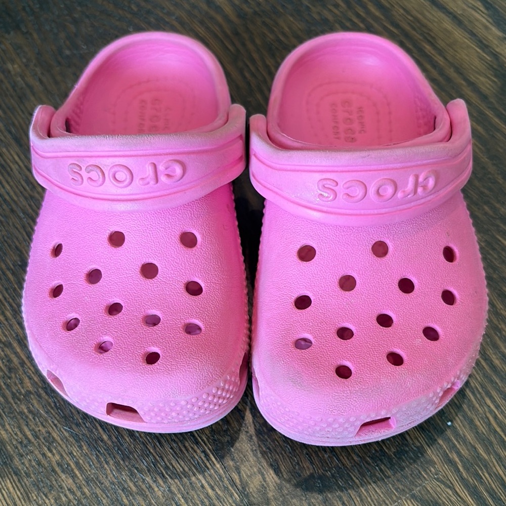 CROCS Kids Vibrant Pink Water Shoes 7c